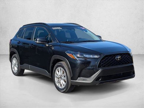 Used 2024 Toyota Corolla Cross LE image 3