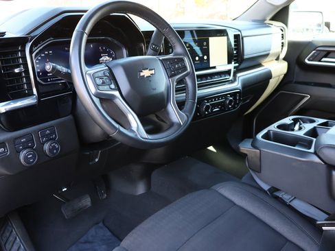 Used 2025 Chevrolet Silverado 1500 LT image 3