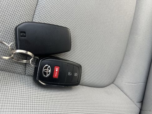 Used 2022 Toyota Corolla Cross LE image 20