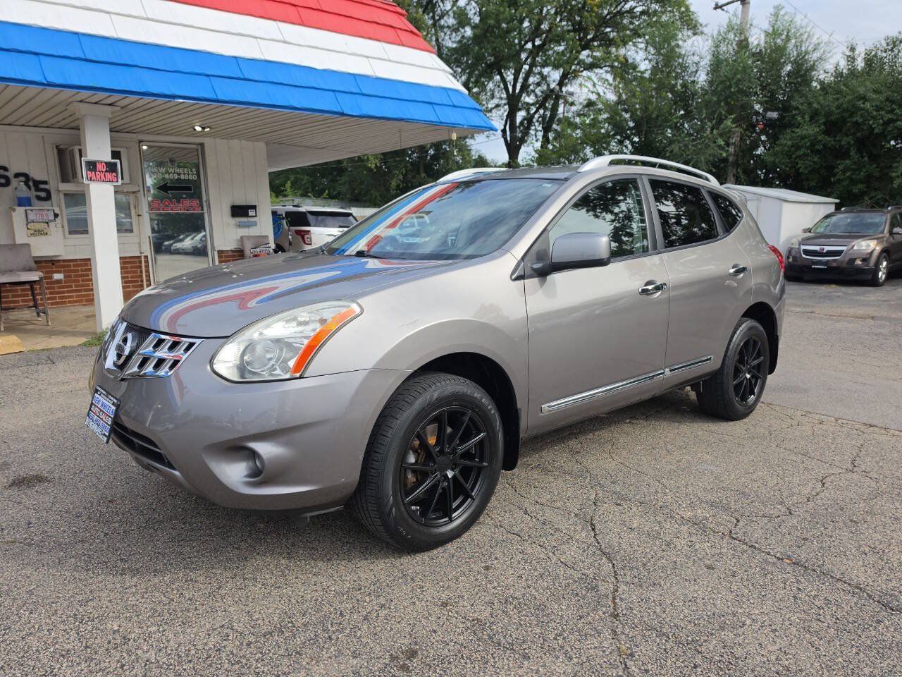 Used 2013 Nissan Rogue SV w/ Premium Pkg AWD/4WD image 2