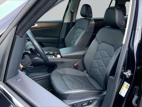 Used 2025 Volkswagen Atlas SE FWD image 7
