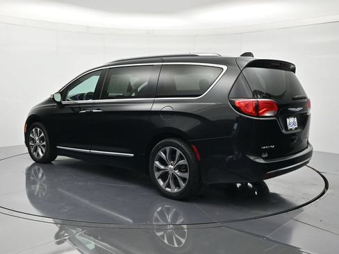 Used 2017 Chrysler Pacifica Limited w/ UConnect Theater Package FWD image 7