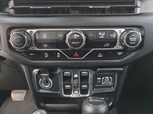 Certified 2024 Jeep Gladiator Sport image 13