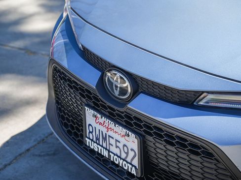 Certified 2021 Toyota Corolla LE FWD image 3