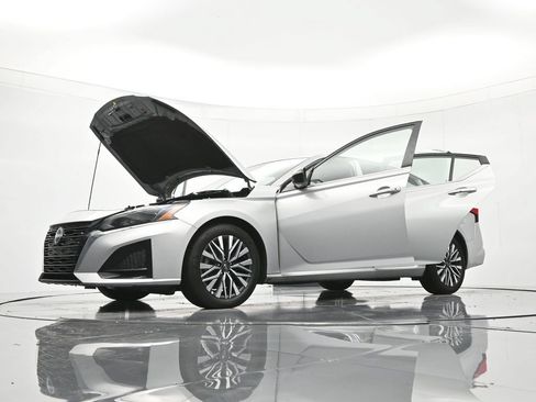Certified 2025 Nissan Altima 2.5 SV FWD image 48