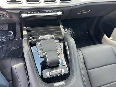 Used 2025 Mercedes-Benz GLS 450 4MATIC image 10
