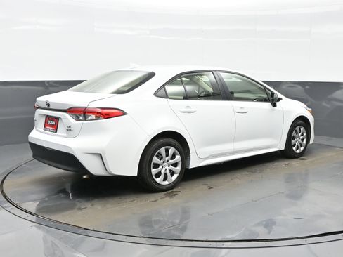 Used 2025 Toyota Corolla LE image 6