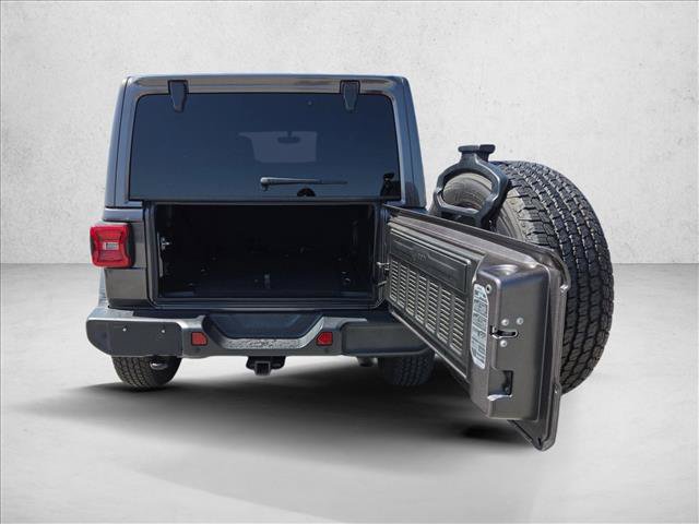 Used 2018 Jeep Wrangler Unlimited Sahara AWD/4WD image 12