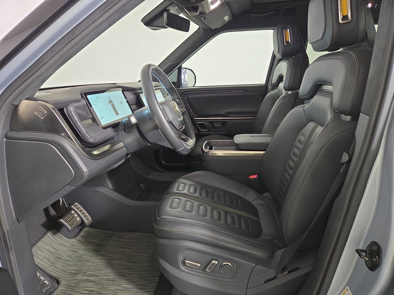 Used 2023 Rivian R1T Adventure Dual AWD/4WD image 20