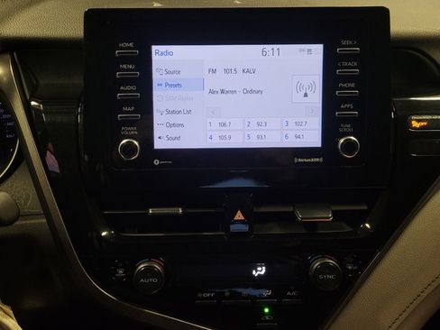 Used 2022 Toyota Camry SE image 25