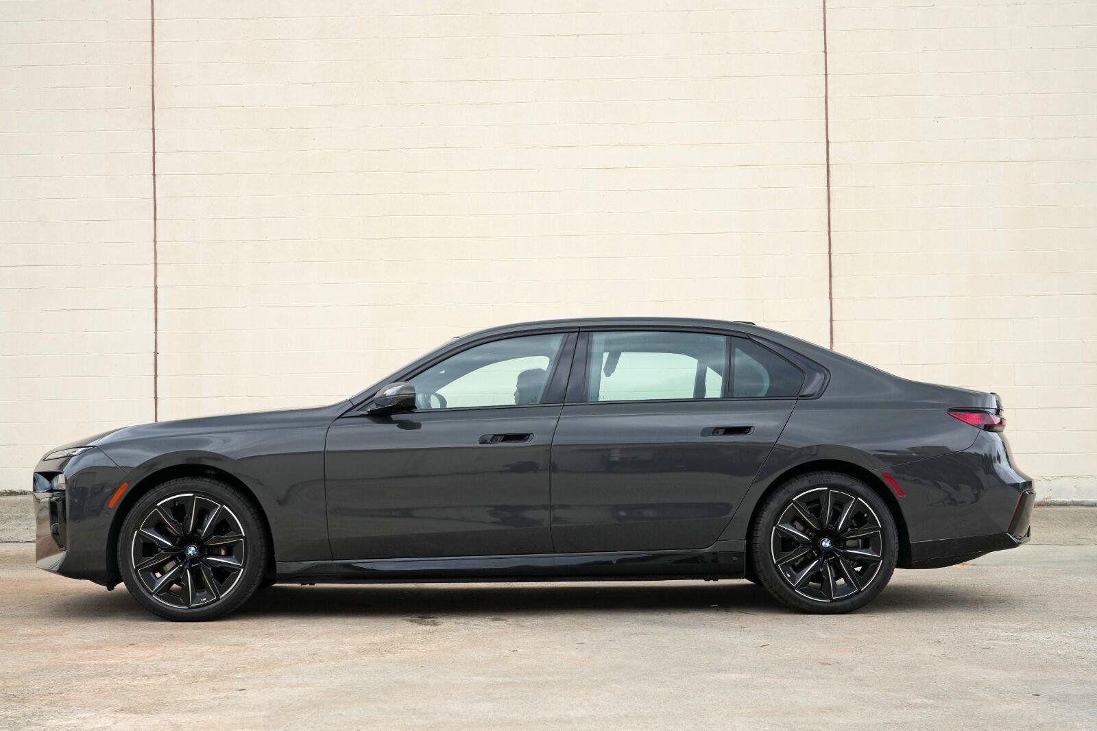 Used 2024 BMW i7 eDrive50 w/ M Sport Package RWD image 8