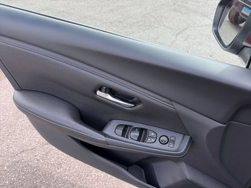 Used 2025 Nissan Sentra SV FWD image 18