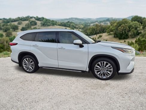 Used 2022 Toyota Highlander Platinum AWD/4WD image 13