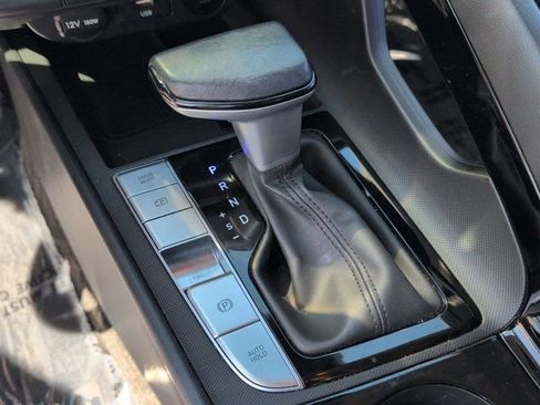 Used 2025 Hyundai Elantra SEL image 17