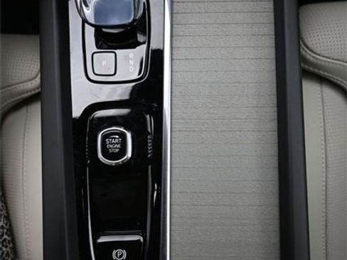 Used 2024 Volvo V60 B5 Cross Country Ultimate image 10