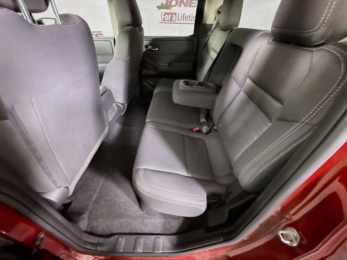 Used 2024 Nissan Frontier SV w/ Tow Package image 28