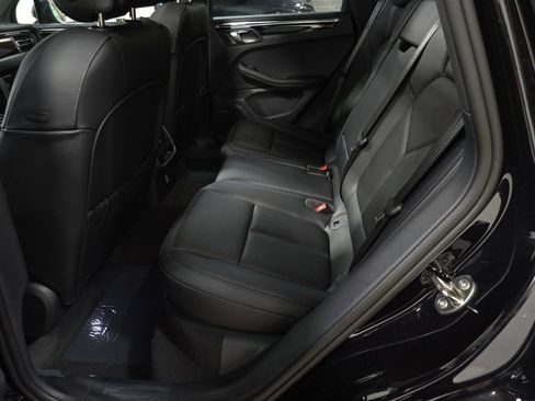 Certified 2025 Porsche Macan image 23