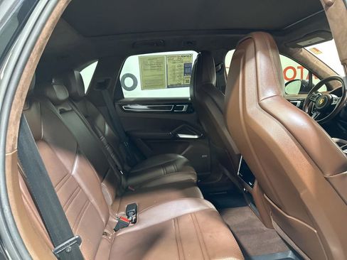 Used 2019 Porsche Cayenne Turbo image 15