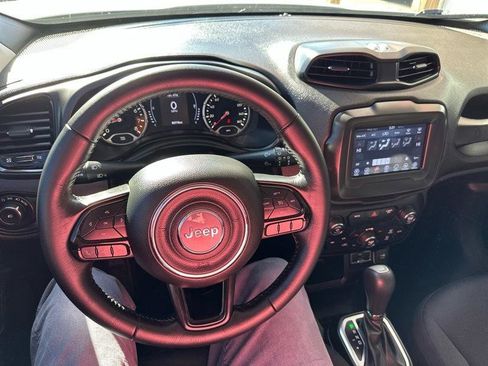 Used 2018 Jeep Renegade Altitude image 18