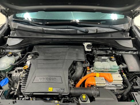 Used 2018 Kia Niro Touring FWD image 28