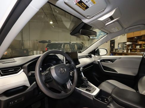 Used 2025 Toyota RAV4 XLE image 9