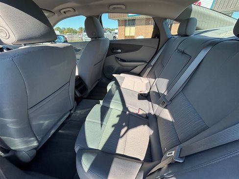 Used 2015 Chevrolet Impala LS w/ LS Convenience Package image 16