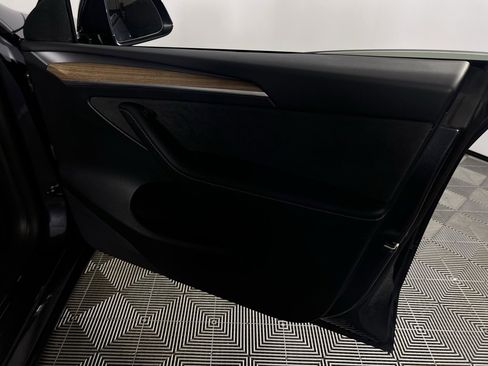 Used 2025 Tesla Model Y Long Range image 34