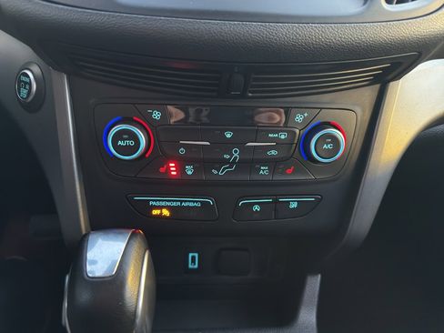 Used 2019 Ford Escape SEL image 18