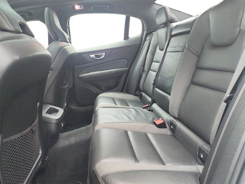 Used 2019 Volvo S60 T6 R-Design image 23