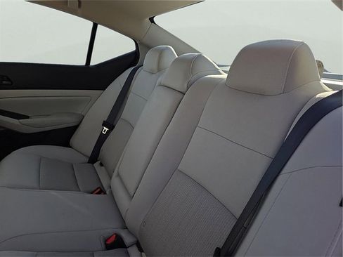 Used 2024 Nissan Altima 2.5 SV image 9