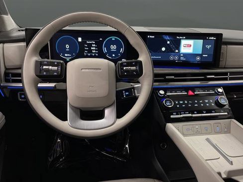 Used 2025 Hyundai Santa Fe Calligraphy image 5