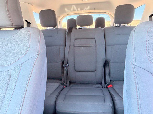 Used 2025 Ford Explorer Active RWD image 18