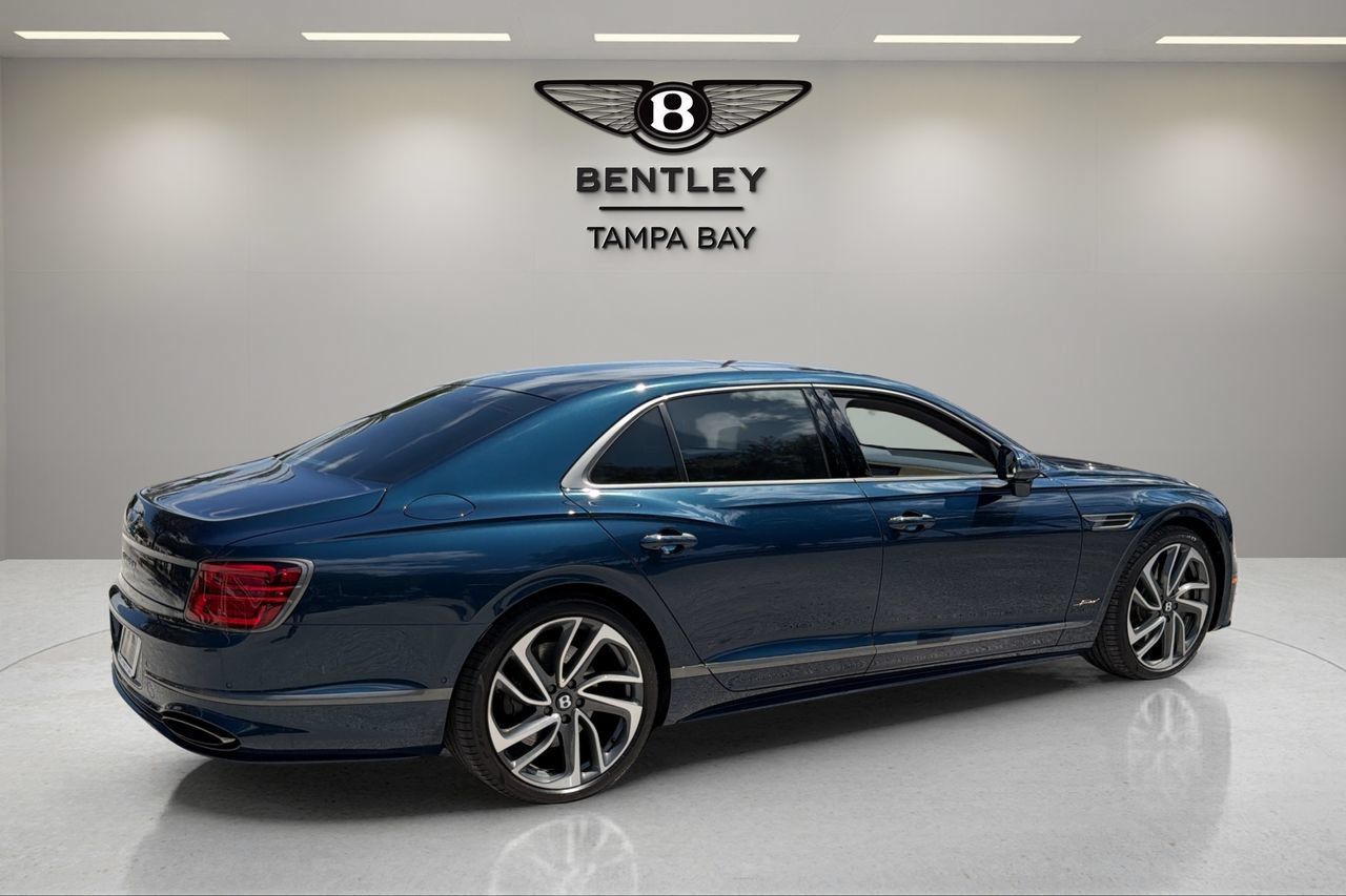 Used 2025 Bentley Flying Spur Plug-In Hybrid AWD/4WD image 12