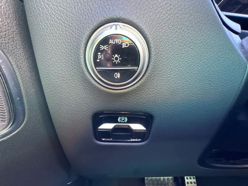 Used 2025 Mercedes-Benz GLC 300 image 23