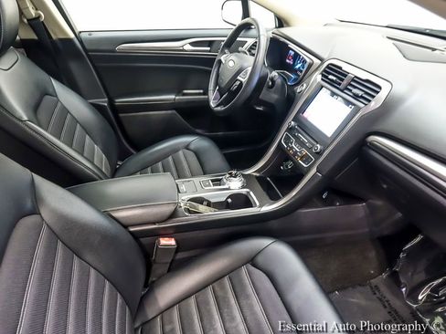Used 2017 Ford Fusion SE w/ Equipment Group 201A FWD image 27