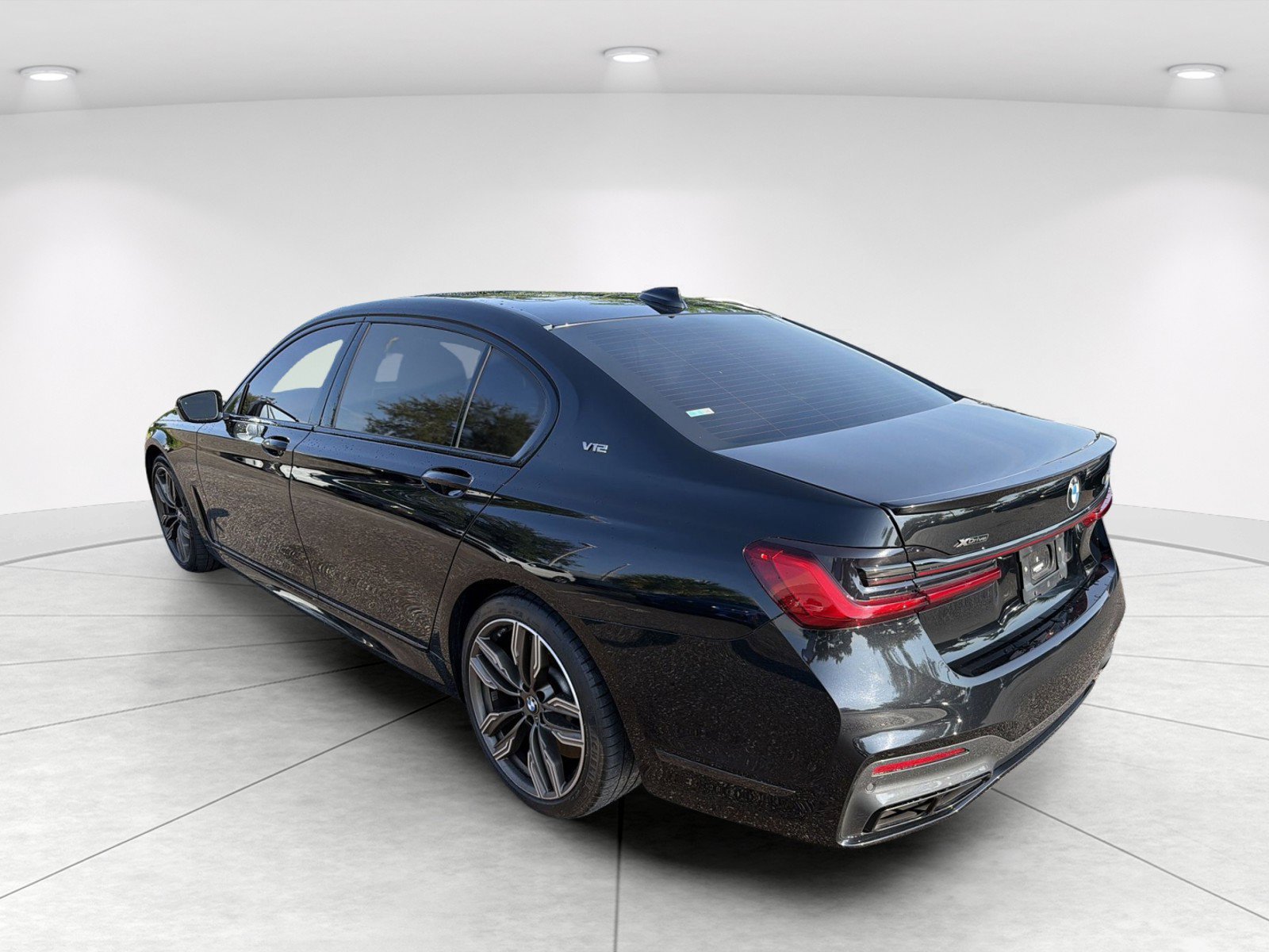 Used 2022 BMW M760i xDrive AWD/4WD image 6