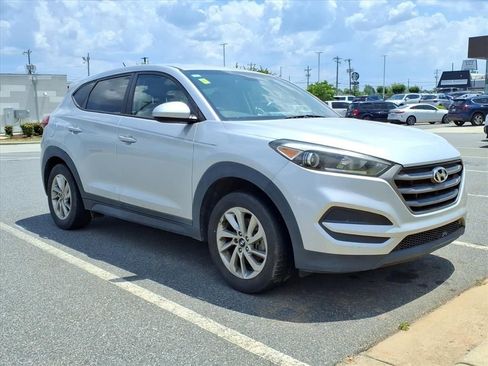 Used 2016 Hyundai Tucson SE FWD image 1