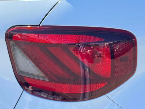 Used 2023 Hyundai Venue SE FWD image 12