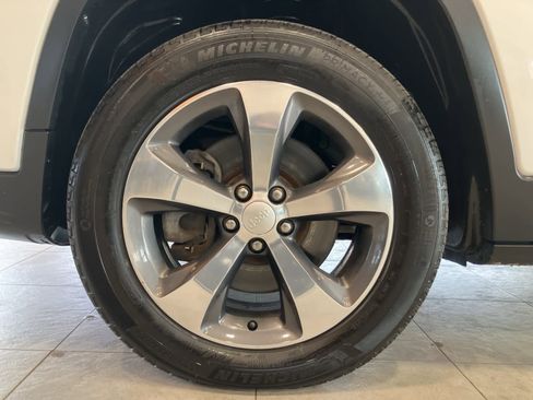 Used 2020 Jeep Cherokee Limited image 9