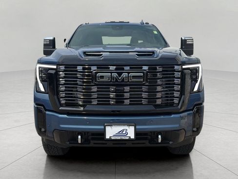 Used 2026 GMC Sierra 3500 Denali Ultimate AWD/4WD image 2