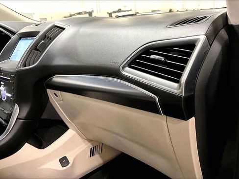 Used 2017 Ford Edge Titanium image 19