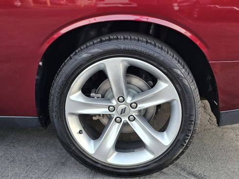 Used 2018 Dodge Challenger R/T image 9