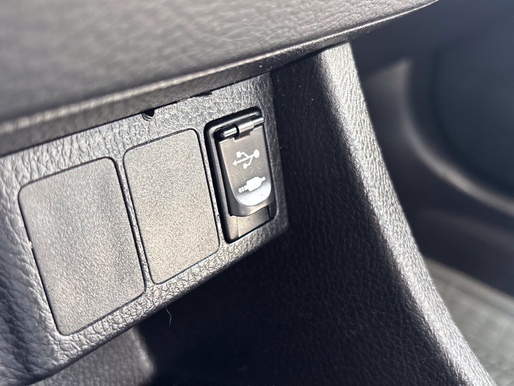 Used 2014 Toyota Corolla LE FWD image 21