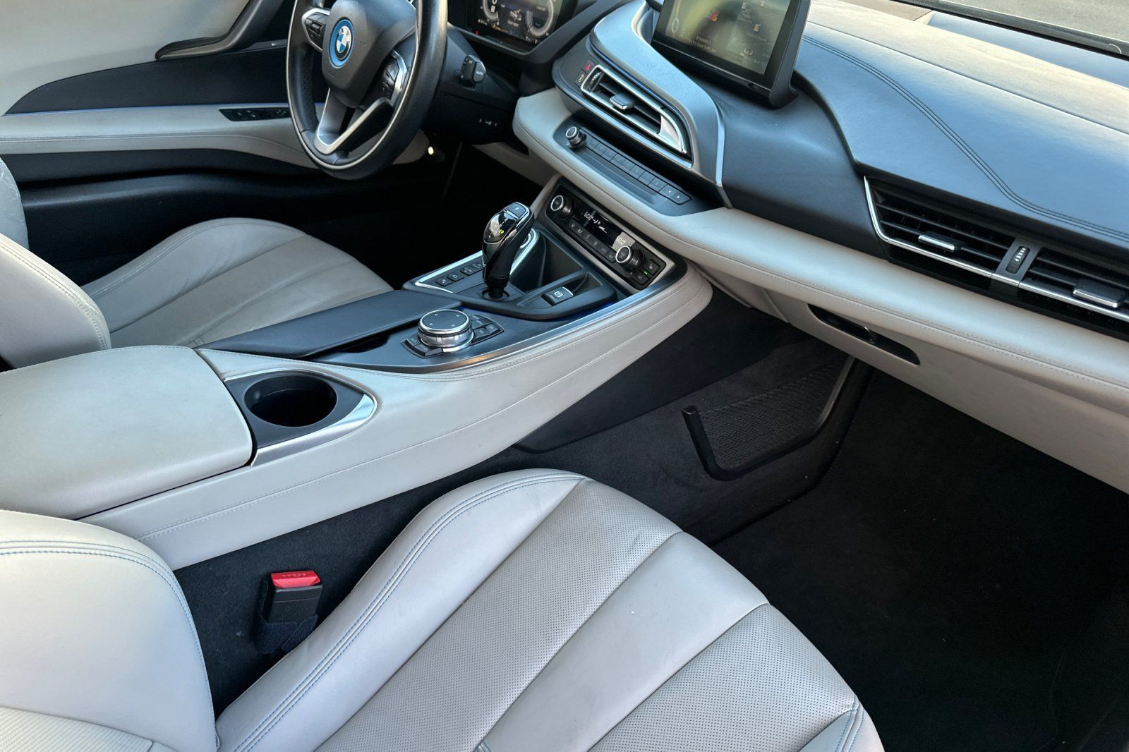 Used 2015 BMW i8 AWD/4WD image 15