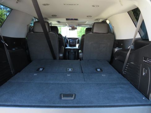 Used 2018 Cadillac Escalade Premium Luxury RWD image 25