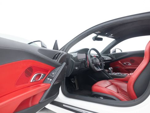 Used 2018 Audi R8 V10 w/ Premium Package RWD image 24