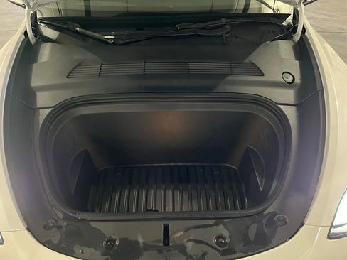 Used 2022 Tesla Model Y Long Range image 12