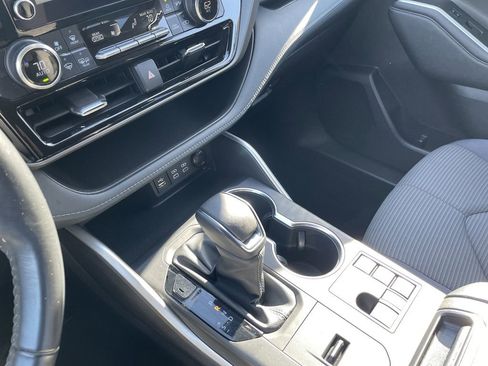 Used 2023 Toyota Highlander LE AWD/4WD image 20