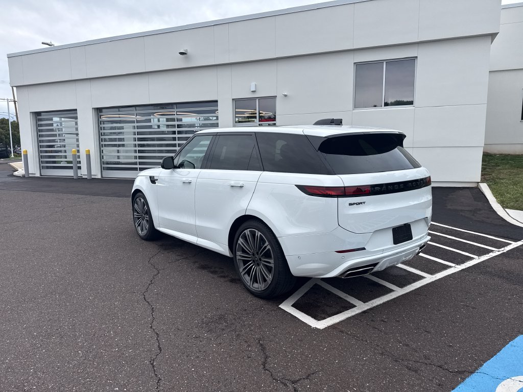 Used 2024 Land Rover Range Rover Sport Dynamic SE AWD/4WD image 3