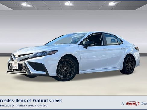 Used 2023 Toyota Camry SE image 1